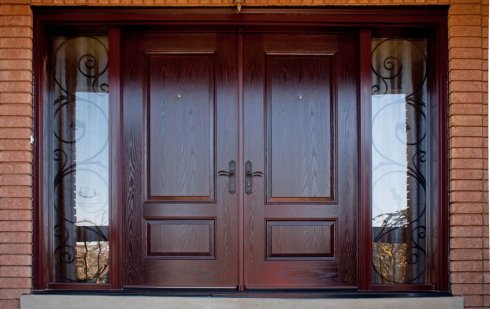 Входные деревянные двери: особенности и преимущества