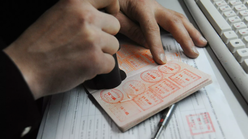 В Белоруссии прокомментировали отметки о запрете на въезд в паспортах