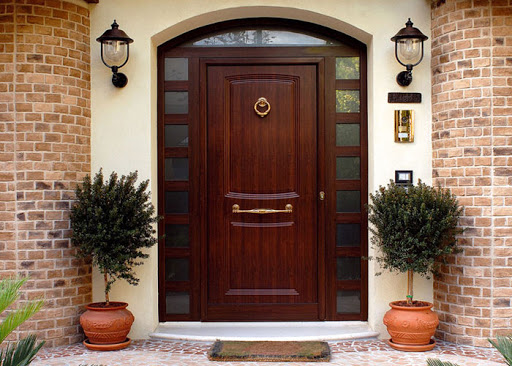 Какая должна быть входная дверь в частном доме?