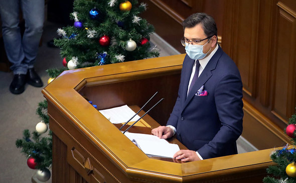 Глава МИД Украины выступил против российской вакцины от COVID-19