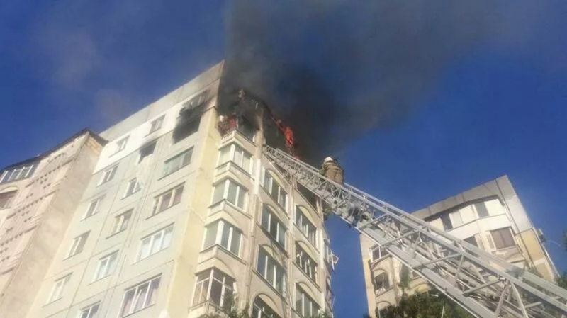 Пожар в жилом доме в Керчи потушен