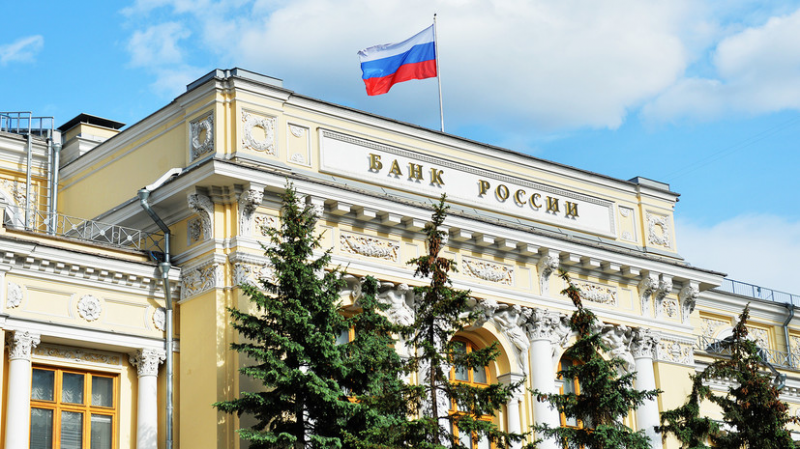 ЦБ рекомендовал установить лимит выдачи наличных на кассах магазинов