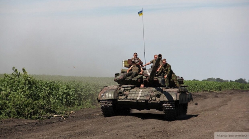 Военнослужащий в Донбассе поджег своего сослуживца после ограбления - Новости