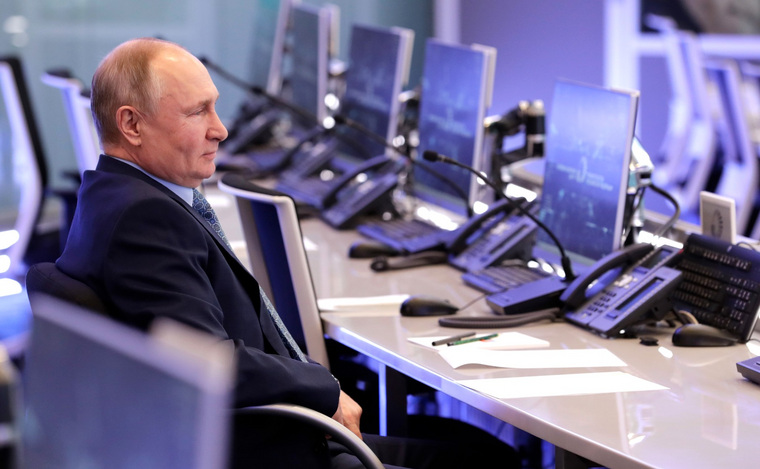 Путину представили новый проект по контролю над губернаторами