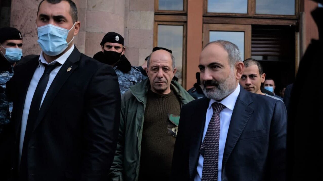 Пашинян подал в отставку для проведения внеочередных выборов в парламент Армении
