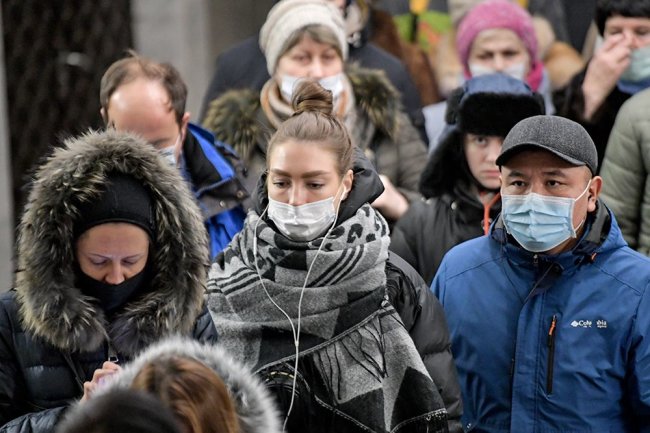 В Москве усилили контроль за ношением масок и перчаток в транспорте