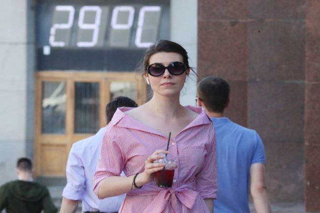 Синоптики рассказали, как долго продержится аномальная жара в Москве
