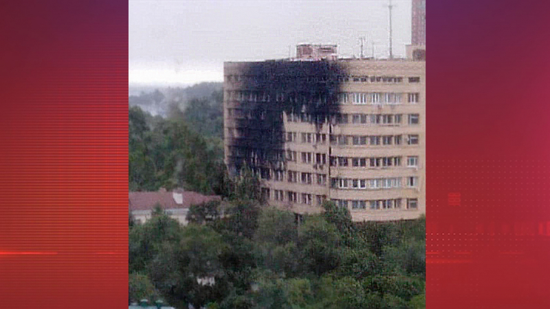 Появилось видео мощного пожара в военном госпитале в Хабаровске