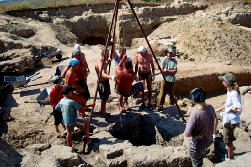 Зачем археологи собрались раскопать "вход в царство Аида" в Крыму