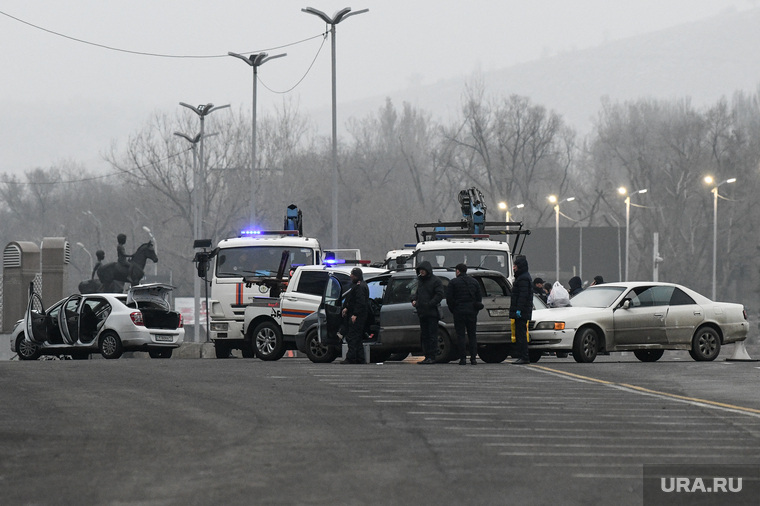Алматы наводнили военные патрули и спекулянты