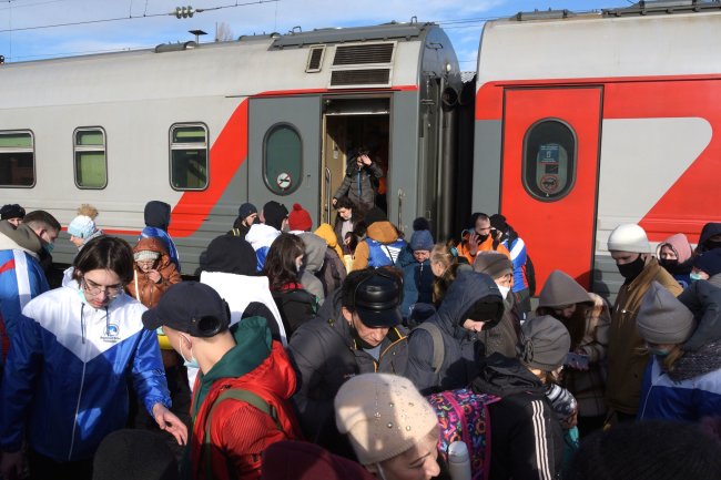 Беженцы из Донбасса поездами направлены в Курск, Волгоград и Воронеж