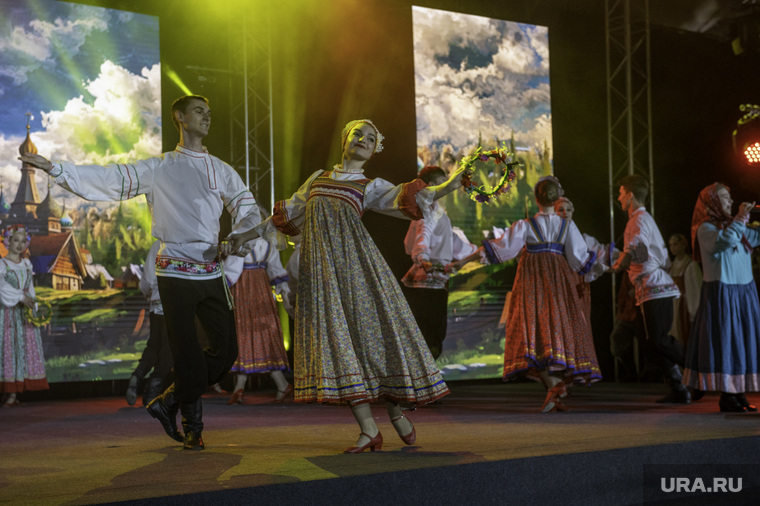 В Перми сказочное шоу с Жар-птицей открыло празднование юбилея города. Фото, видео