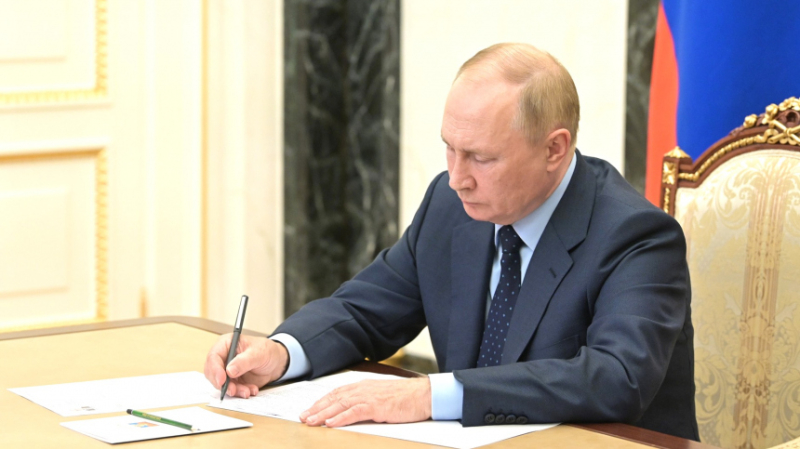 Путин учредил звание «Заслуженный работник ОПК России»