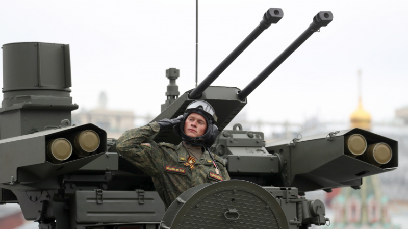 Путин: ВС РФ укомплектованы современными образцами вооружения на 85-90%