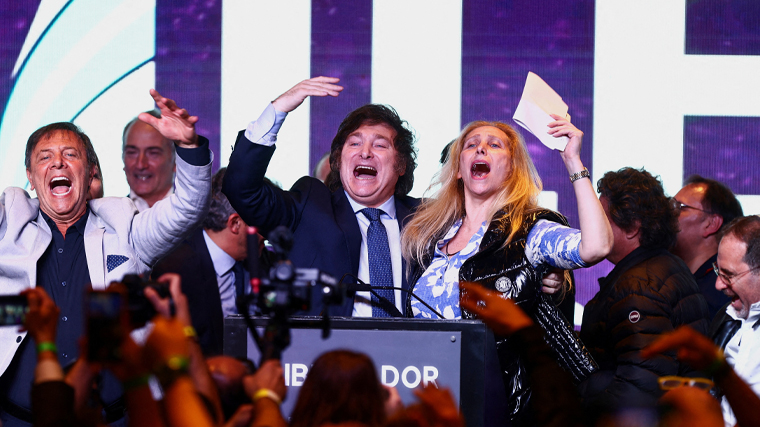 Мистик и шоумен с бензопилой наперевес: что известно о новом президенте Аргентины