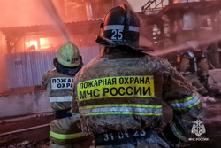 В Перми пожарные борются с огнем на заводе «Сибур-Химпром»